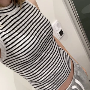 Top - Säljs då de inte kommer till användning längre. Är storlek 144/152 men sitter som en XS