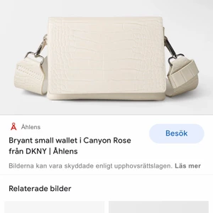 Carin Wester väska - Säljer min väska från Carin Wester som är slutsåld överallt och är i ett väldigt bra skick. Axelremsbandet är justerbar samt avtagsbar och går att byta ut mot ett annat. Nypris 399kr, mitt pris 230kr + frakt 😊