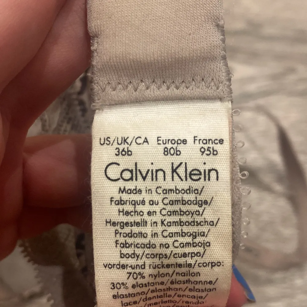 Calvin Klein 80B . Övrigt.