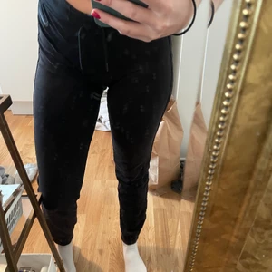 Svarta tights/byxor ifrån Nike  - Jättefina & sköna byxor ifrån Nike. Använder tyvärr aldrig längre 