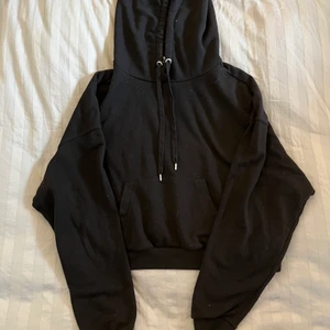 Croppad hoodie - Kort hoodie från hm. Köparen står för frakten 