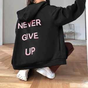 En svart Jacka  - Helt ny och bekväm ‎، ‏oanvänt