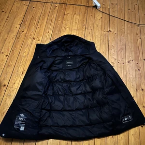 Sail racing cape down parka - Säljer min jacka då jag inte är nöjd med den.. det är en sail racing jacka i storlek Small! Använd kanske 3 gånger så den är i nyskick! 