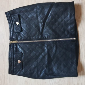 Skinn kjol - Använd ett fåtal gånger. Fint skick