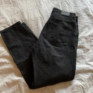 Svarta momjeans - Från Gina tricot, strl 36 🖤