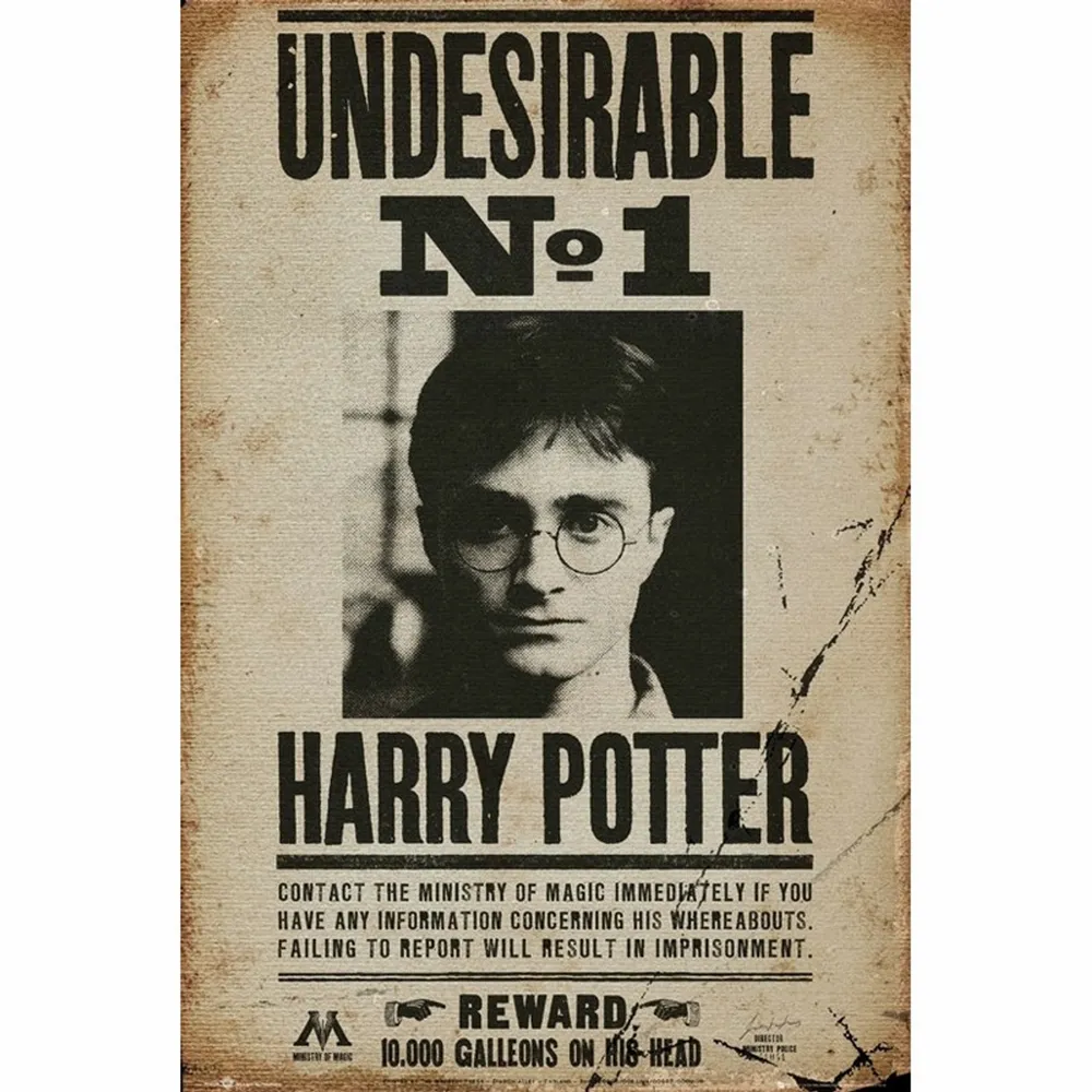 (obs ram ingår ej) Harry Potter affisch köpt i London. Standard maxi poster storlek 61 x 91,5 cm (ungefär A1). Har en genuin tidnings/affisch look men pappret i sig är i toppskick. Frakt kan bli svårt men kan mötas i Stockholm:). Övrigt.