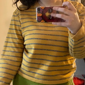 Pull&Bear Långärmad tröja  - Det är en tröja köpt på pull&bear. 