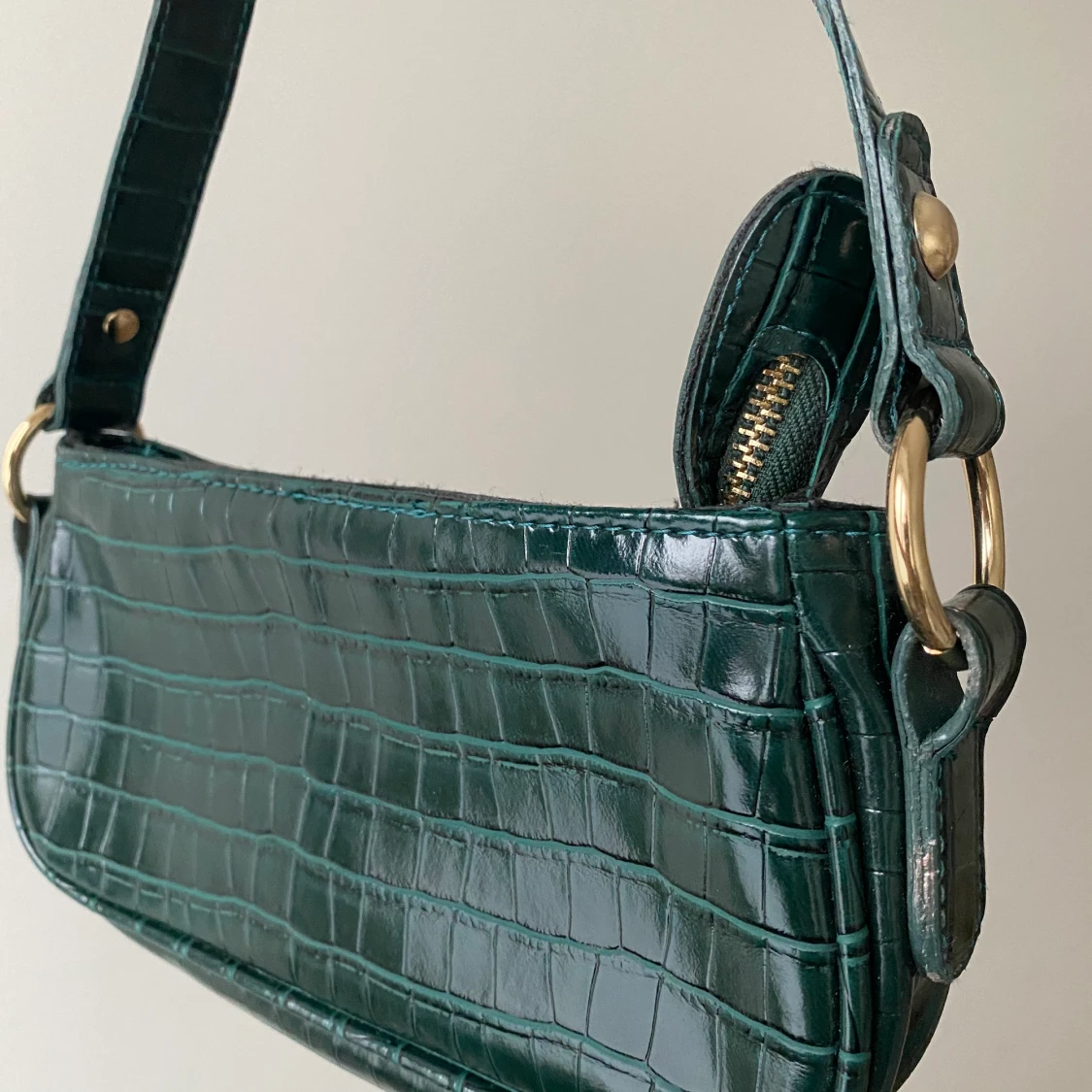 Grön väska i ormskinnssimmitation - 90