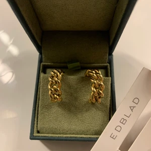 Edblad örhängen  - Säljer dessa oanvända örhängen från Edblad då jag har likadana i silver💘💘💘