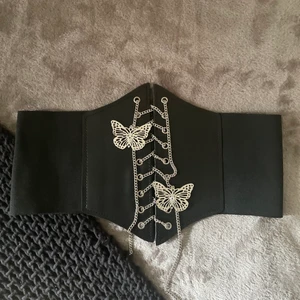 Svart korsett - En svart korsett, frakten ingår i priset💗