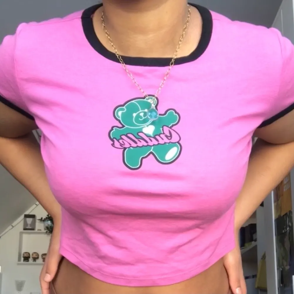 pink and green teddy bear baby tee . T-shirts.