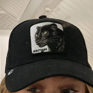 Keps - Säljer denna fina Panter mech kepsen jätte fint skick andvänd fåtal gånger.  Ordinarie pris 500