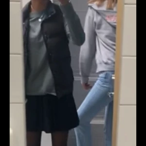 Tröja - Supersnygg ljus militärgrön crewneck från zara, knappt använd 