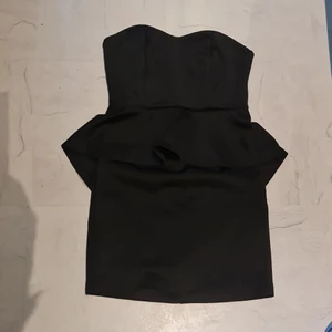 Klänning  - I fint använt skick. 