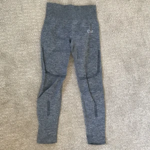 Iciw tights  - Jätte fina tights som sitter som en smäck i strl. S som tyvärr har blivit för små. Priset kan diskuteras dom är helt oanvända endast testade. 