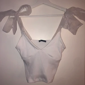 Topp från zara - Såå fin topp från Zara. Helt oanvänd! Storlek M