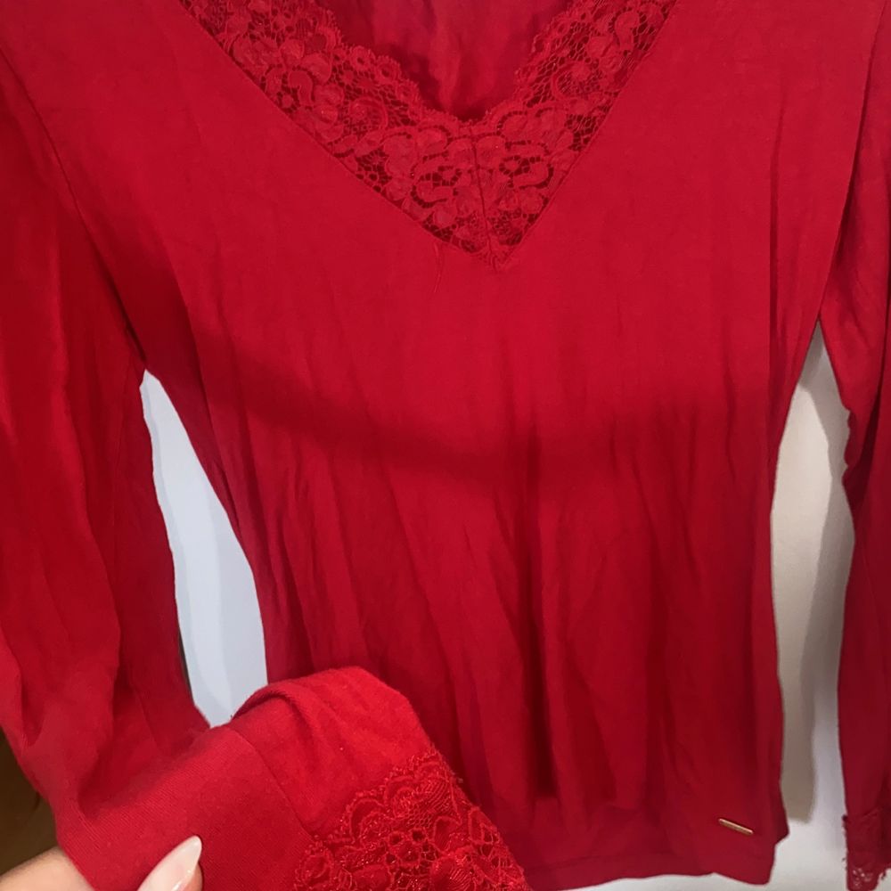 röd spets tröja - Toppar | Plick Second Hand