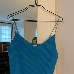 Weekday blå topp  - Weekday blå topp i storlek M 