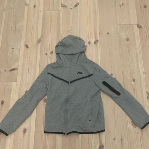 Nike tech fleece - Nike tech fleece grå XL i barnstorlek passar också för S i mens
