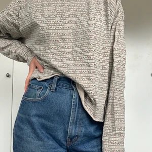 Blommig tröja - Blommig tröja i oversize stil