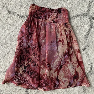 Kjol - Kjol med inbyggda shorts, stor i str så passar mellan M+ men även S