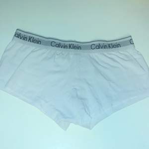 Nya trosor i boxer-modell från Calvin Klein. I nyskick utan defekter. Storlek small. 