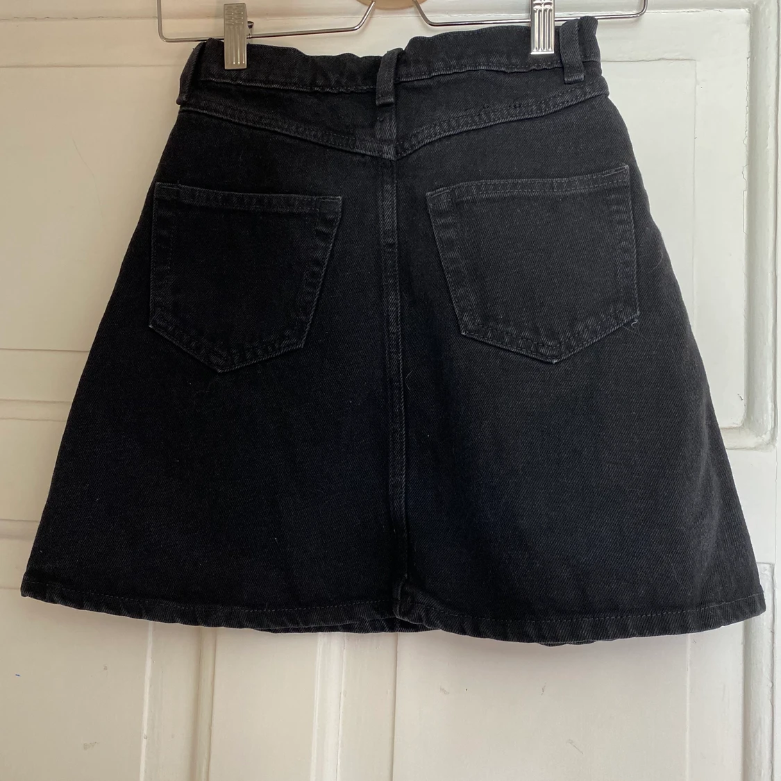 Svart jenaskjol från MONKI  - 90