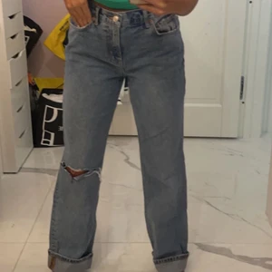 Zara jeans  - Nya jeans använt några gånger är i bra Skick säljer dem pågrund av att dem är för stora för mig💕