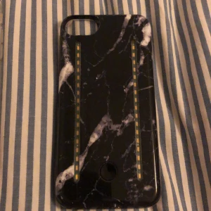 Skal - SÄLJER DETTA SKAL FRÅN H&M SOM PASSAR 7-8 SOM ÄR SJÄLVLYSANDE DET ÄR 3 OLIKA LÄGEN PÅ DEN 🤍✨📦 KÖPAREN STÅR FÖR FRAKT 📦 