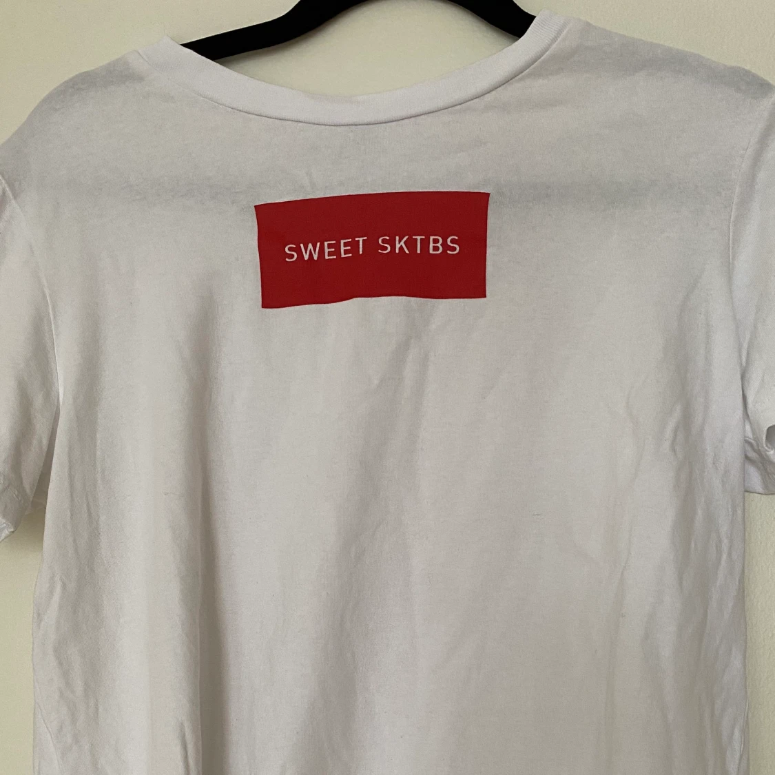 Vit sweet sktbs t-shirt 🤍❤️ - 90