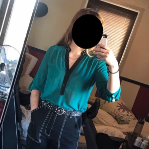 Grön fintröja med kristall detaljer - Är lite mer grön än på bilderna, typ slytherin grön. Använd ett par gånger