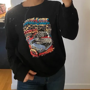 Tröja  - Skön tröja i storlek S men passar även M och Xs. Frakt ingår ej 