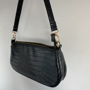 Svart väska  - Köpt från asos 