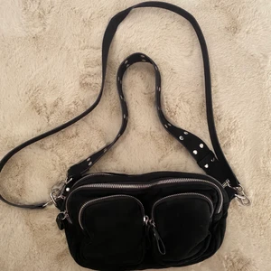 Väska  - Väska ifrån gina tricot, nyskick.