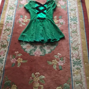 Grönsummer klänning - I mycket bra skick och Passat xs- s.Finns flera bilder