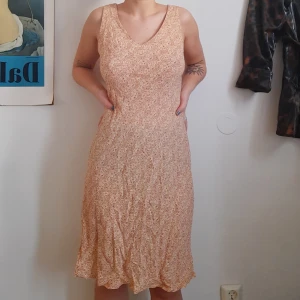 Klänning - Tunna, fin sommarklänning. Bra skick.