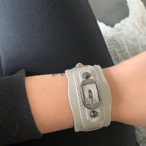 Armband - Jättefint grå/beiget armband, knappt använt