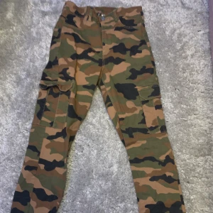 Camoflagejeans  - Nästan aldrig använda, stretchiga. 