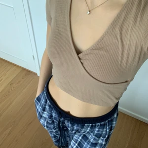 Beige topp - Super söt beige topp i strl xs från Tally Weijl!