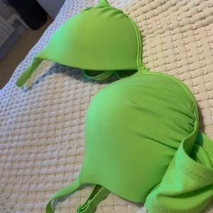 Bikini överdel - Grön bikini överdel ,Köparen står för frakten 