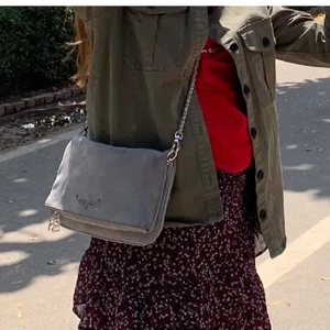 super fin, nästan oanvänd Zadig väska💕💕💕 - sjukt snygg, säljer pga flera väskor och den kommer ej till användning 💕💕💕Pris kan diskuteras vid snabb affär💕💕💕