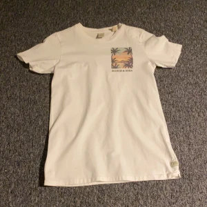 Scotch and Soda T-Shirt - Scotch and Soda T-shirt i storlek 164cm (14år). Kontakta mig vid frågor!