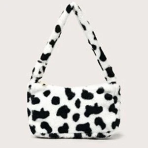 Gullig liten väska💘💘💘 - Söt bästa köpt för ungefär ett år sedan och har aldrig använt den 💘💘💘