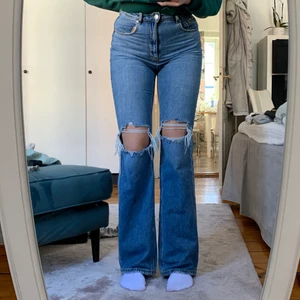 Jeans - Långa jeans från VeroModa i en ljusblå tvätt, storleken är W28 L34, är 176 cm för referens! 