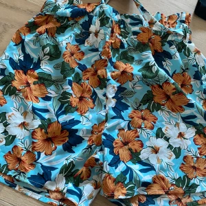 Shorts  -  Aldrig använt, Fråga om det är någonting annat och jag står inte för frakten, alltså om du intresserad så tittar jag på frakten blir💕