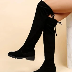 Over knee - Aldrig använda, endast testade. Säljer då dom var förstora 