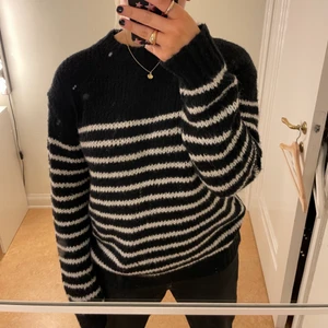 Randig tröja från zara - Jättemysig tröja från zara, har bara använt 1 gång.