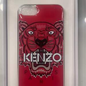 Säljer mitt iPhone 6/7 skal från kenzo. Det är som nytt har till och med kartongen kvar. Har även en ”matchande” tröja i storlek L (extrem liten storlek skulle säga en S egentligen) som man kan få billigare om man vill ha båda 