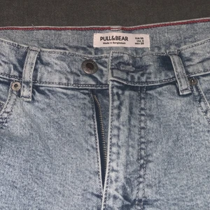 Ljus blå jeans  - Ljus blå jeans i mycket bra skick! Aldrig använda! Storlek 38 och kostar 150kr