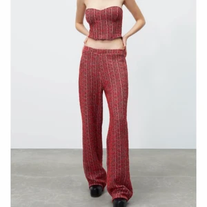 Zara set - Intressekoll på detta så fina oanvända set från Zara!❤️ Byxorna är storlek M, korsetten S❤️ Byxor: 300kr Topp:200kr